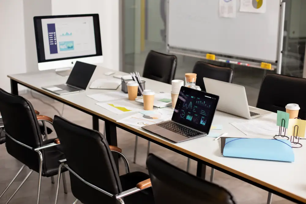 modern-equipped-computer-lab
